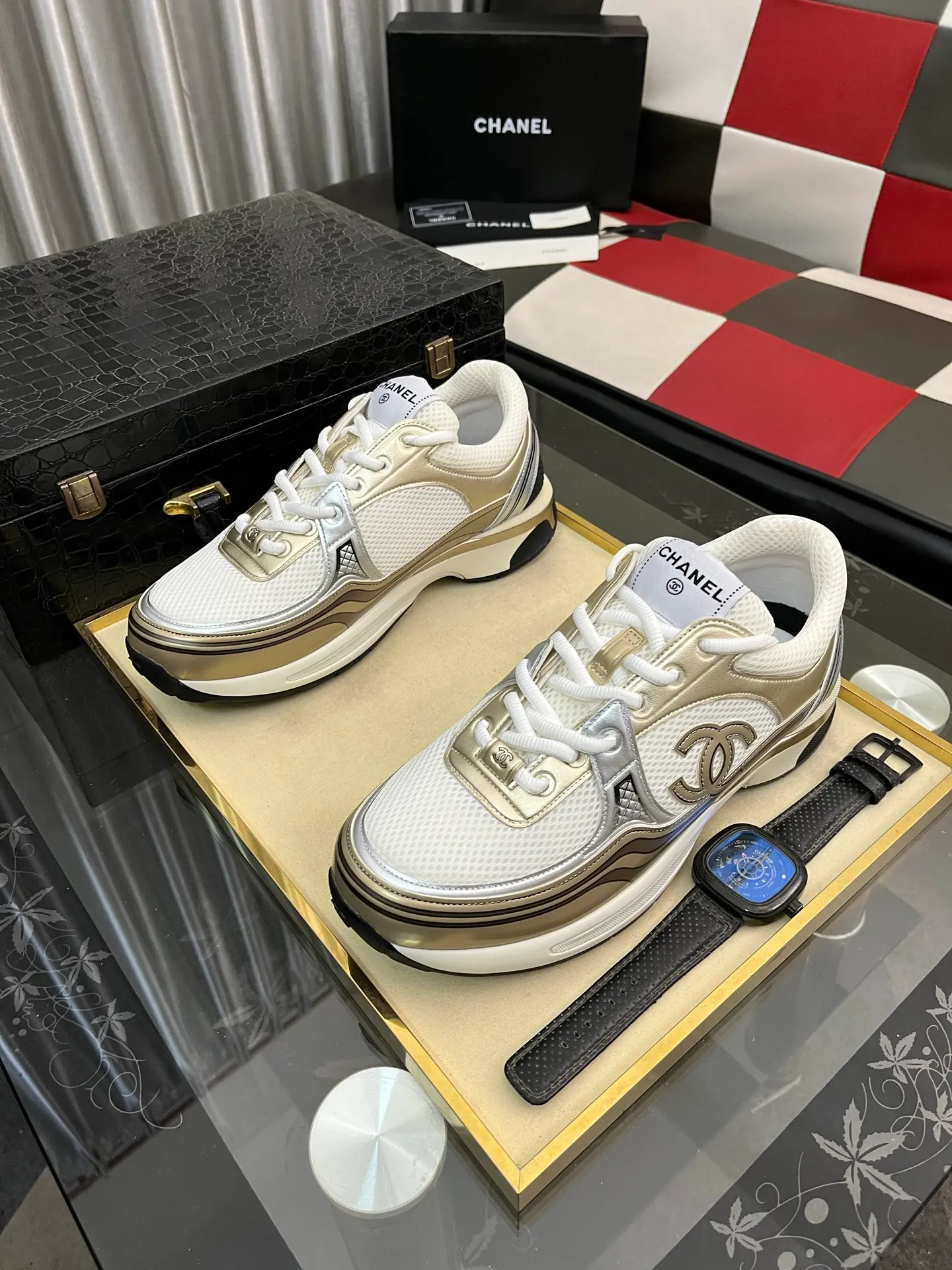Men's shoes 💰: 620⌚️⌚️Chanel 2025C new diamond sneakers, ultra-light and comfortable casual shoes, black and white cowhide leather, versatile white shoes, you can't go wrong with the style, cow suede➕down cloth contrasting color combination, fresh and full of vitality, logo embossed on the side, very delicate on the foot, original customized material for the upper, original outsole Upper: Cow suede➕Down cloth/black and white full cowhide Lining: Sheepskin Sole: Open-molded TPU outsole Size: 35-44